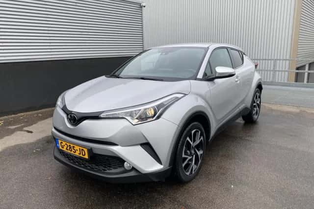 Toyota C-HR (2019) thumbnail 2