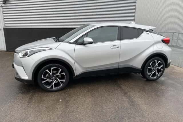 Toyota C-HR (2019) thumbnail 3