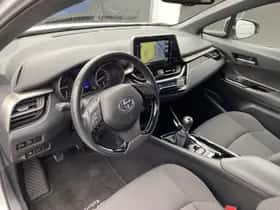 Toyota C-HR (2019) thumbnail 23