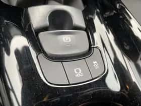 Toyota C-HR (2019) thumbnail 36