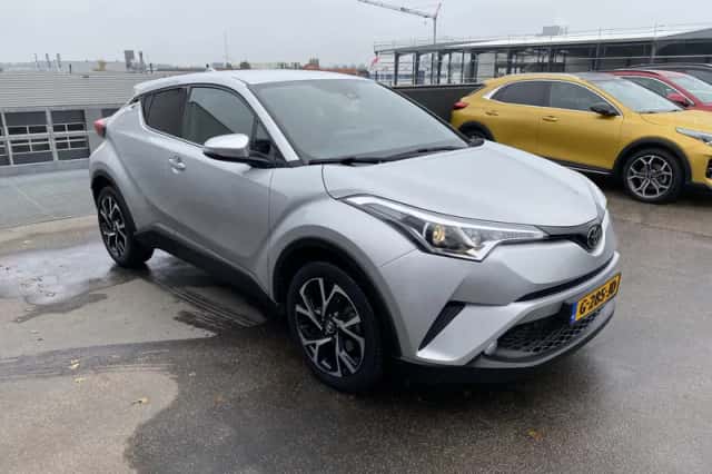 Toyota C-HR (2019) thumbnail 5