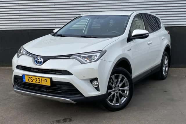 Toyota RAV4 (2016) thumbnail 2