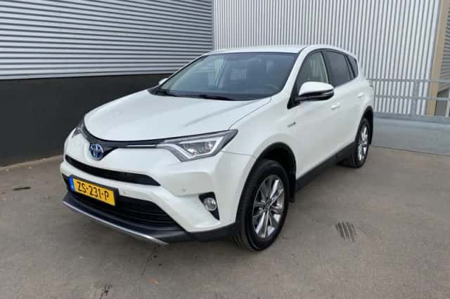 Toyota RAV4 (2016) thumbnail 3