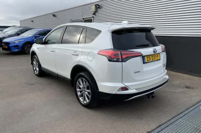 Toyota RAV4 (2016) thumbnail 5