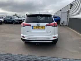 Toyota RAV4 (2016) thumbnail 6