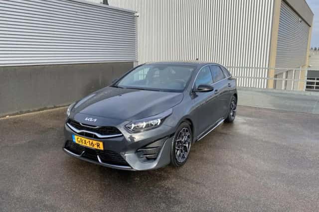 Kia Proceed (2024) thumbnail 3