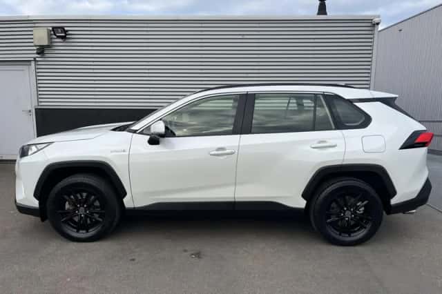 Toyota RAV4 (2021) thumbnail 3