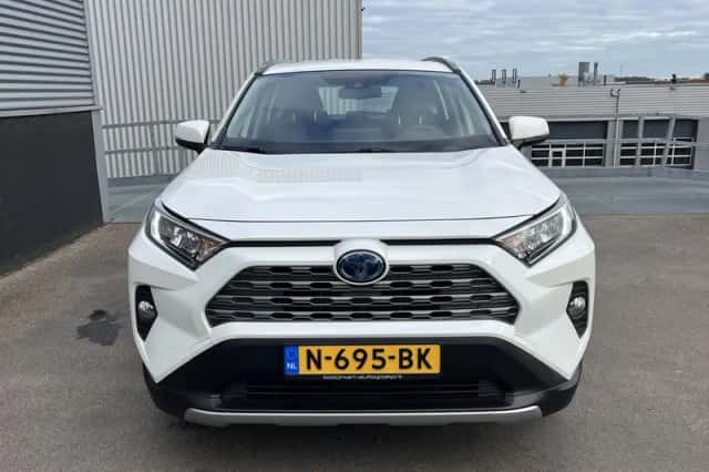 Toyota RAV4 (2021) thumbnail 5