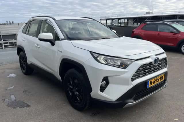 Toyota RAV4 (2021) thumbnail 6