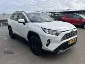 Toyota RAV4 (2021) thumbnail 6