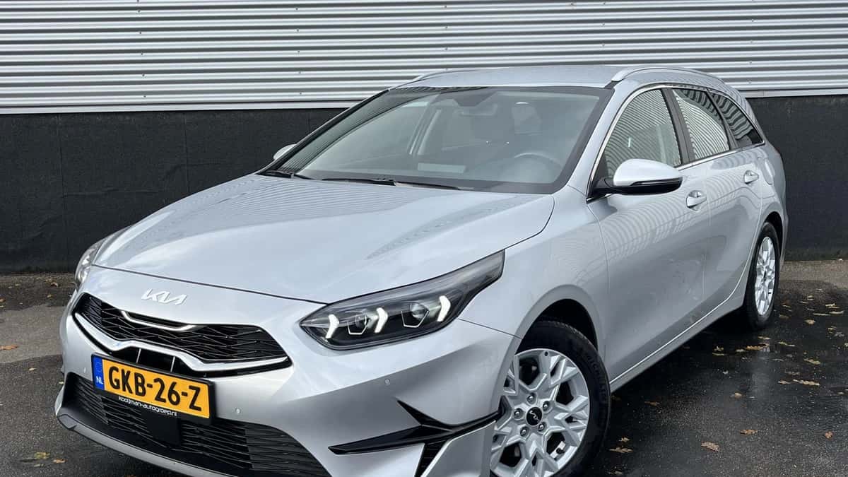 Kia Ceed Sportswagon (2024) — foto 1
