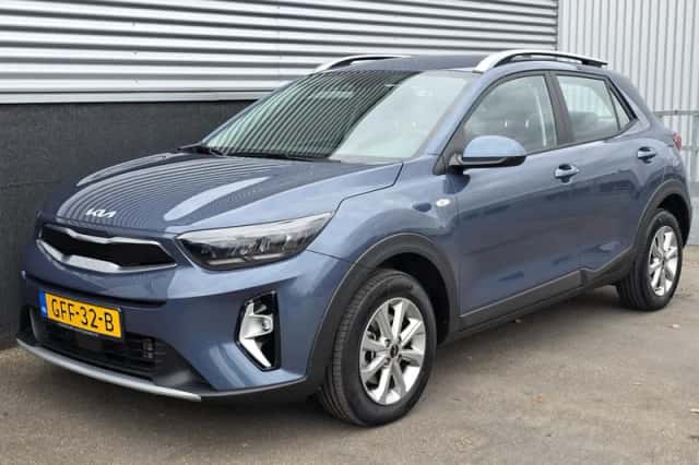 Kia Stonic (2024) thumbnail 3