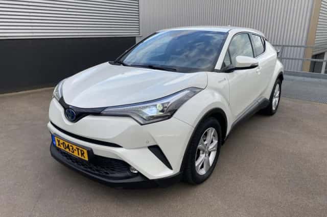 Toyota C-HR (2018) thumbnail 3