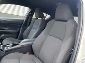 Toyota C-HR (2018) thumbnail 24