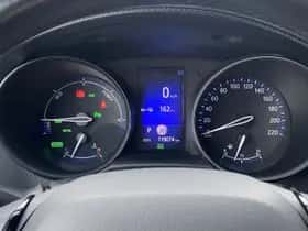 Toyota C-HR (2018) thumbnail 35