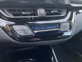 Toyota C-HR (2018) thumbnail 38