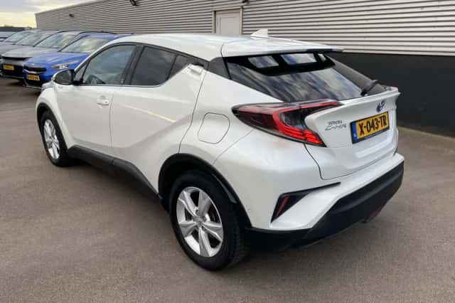 Toyota C-HR (2018) thumbnail 5