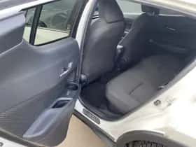 Toyota C-HR (2018) thumbnail 48