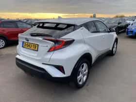 Toyota C-HR (2018) thumbnail 10