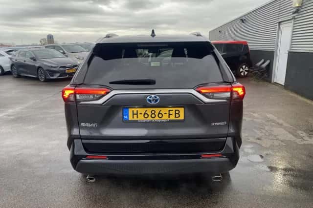 Toyota RAV4 (2020) thumbnail 6