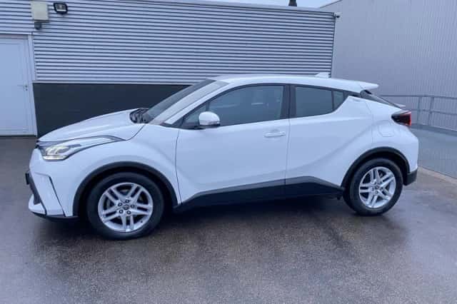 Toyota C-HR (2023) thumbnail 2