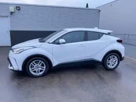 Toyota C-HR (2023) thumbnail 2