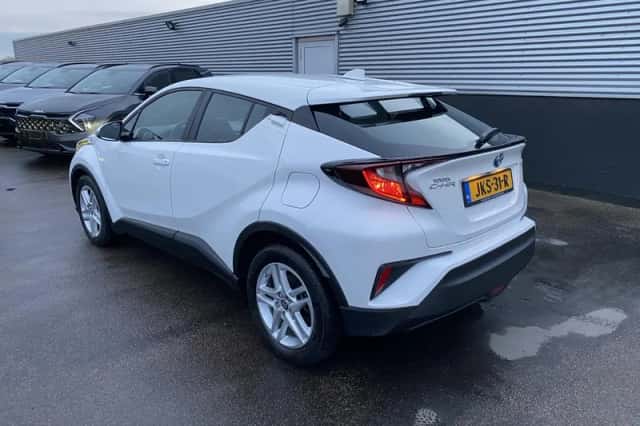 Toyota C-HR (2023) thumbnail 3