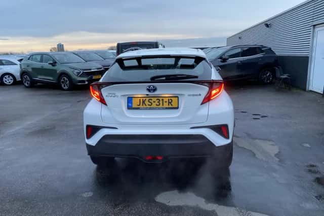 Toyota C-HR (2023) thumbnail 4