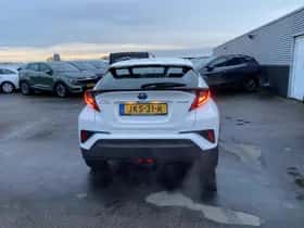Toyota C-HR (2023) thumbnail 4