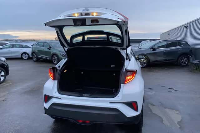 Toyota C-HR (2023) thumbnail 5