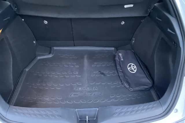 Toyota C-HR (2023) thumbnail 6