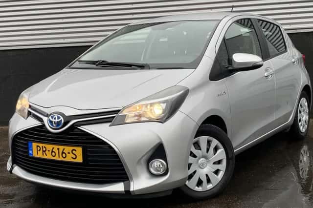 Toyota Yaris (2016) thumbnail 2