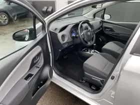 Toyota Yaris (2016) thumbnail 18