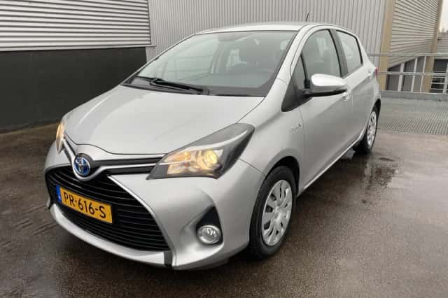 Toyota Yaris (2016) thumbnail 3