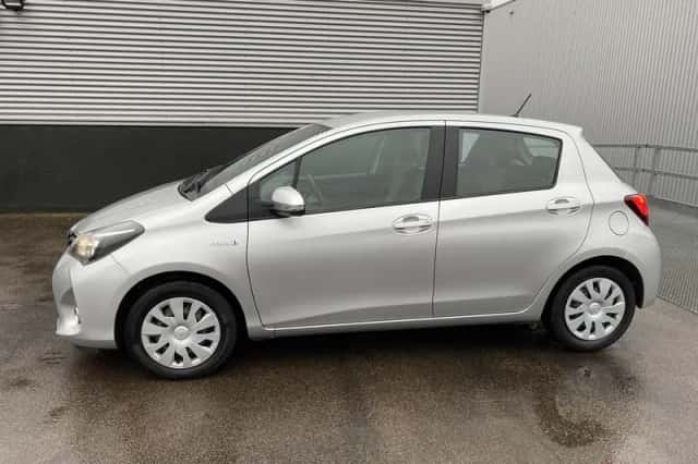 Toyota Yaris (2016) thumbnail 4