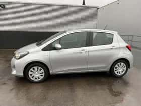 Toyota Yaris (2016) thumbnail 4