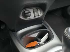 Toyota Yaris (2016) thumbnail 38