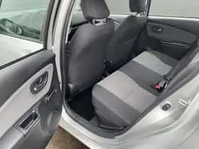 Toyota Yaris (2016) thumbnail 42