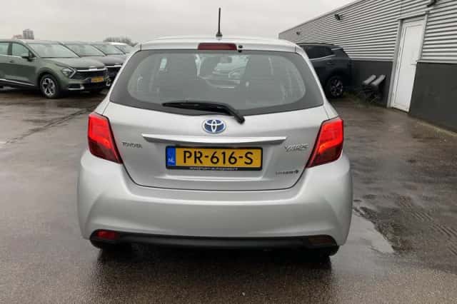 Toyota Yaris (2016) thumbnail 6