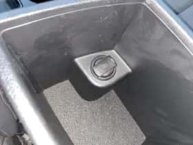 Kia Niro (2018) thumbnail 44