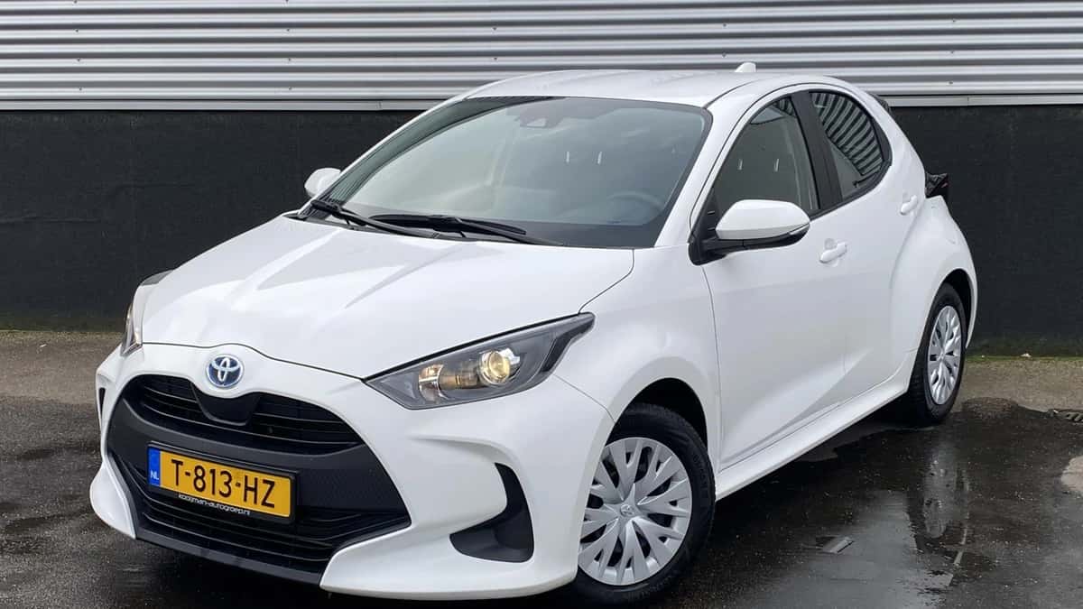 Toyota Yaris (2023) — foto 1