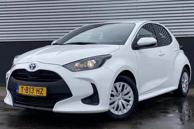 Toyota Yaris (2023) thumbnail 2