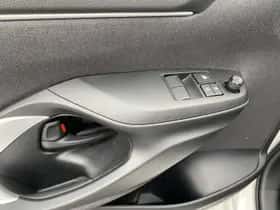 Toyota Yaris (2023) thumbnail 13