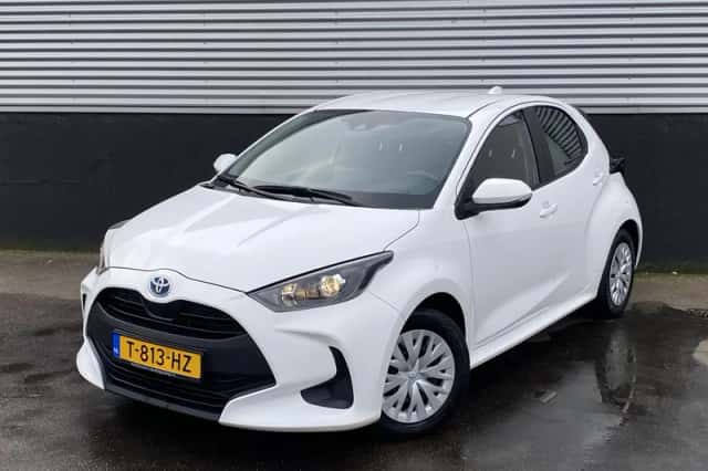 Toyota Yaris (2023) thumbnail 3