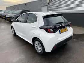 Toyota Yaris (2023) thumbnail 4