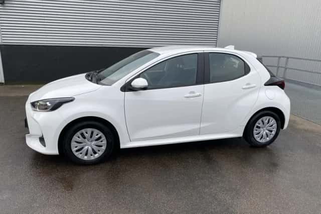 Toyota Yaris (2023) thumbnail 5