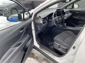 Toyota C-HR (2019) thumbnail 19
