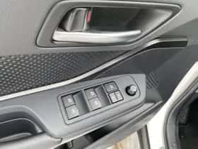 Toyota C-HR (2019) thumbnail 20