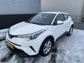 Toyota C-HR (2019) thumbnail 3