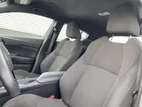 Toyota C-HR (2019) thumbnail 23